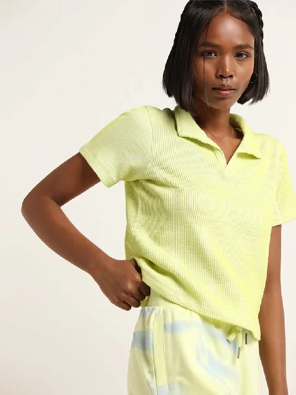 Women's expensive designer pants Dark - wash women jeans for a sophisticated and slimming effect Studiofit Yellow Textured T-Shirt