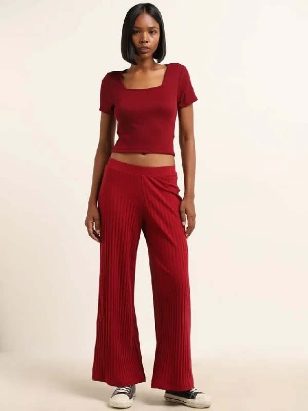 Women's belt - looped work pants Stretch women jeans for enhanced mobility and comfort Superstar Red Ribbed T-shirt