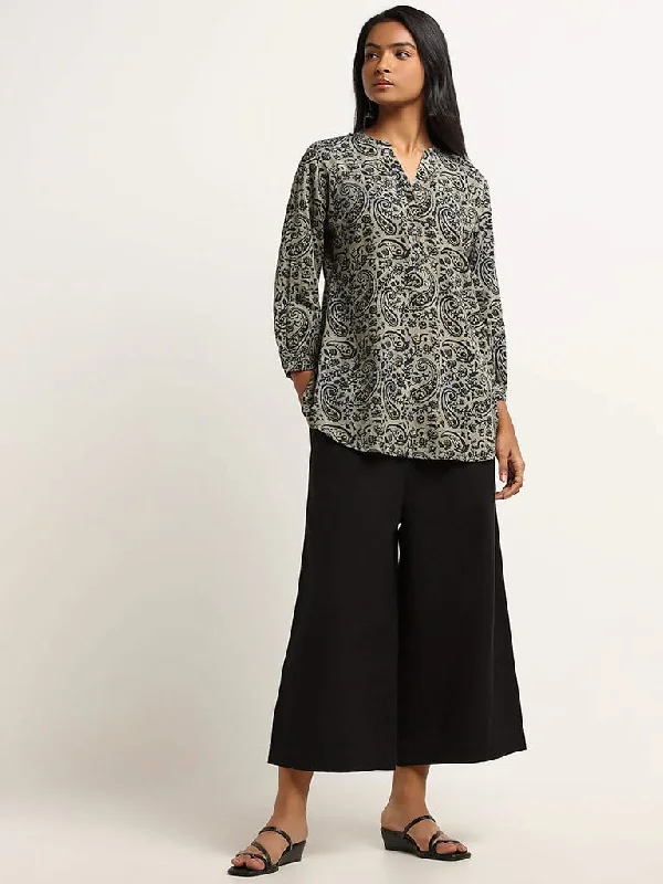 Women's pants for snowboarding Button - fly women jeans with a traditional touch Utsa Indigo Straight Fit Paisley Printed Kurti