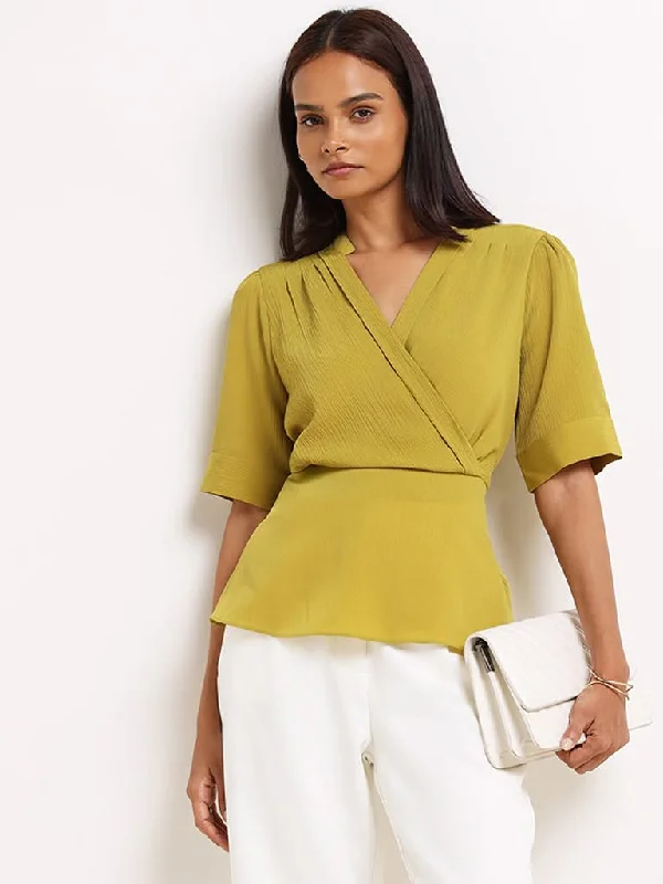 Women's sleeveless romper pants Colored women jeans in vibrant hues like red and yellow Wardrobe Green Peplum Top Women's sleeveless romper pants Colored women jeans in vibrant hues like red and yellow Wardrobe Green Peplum Top
