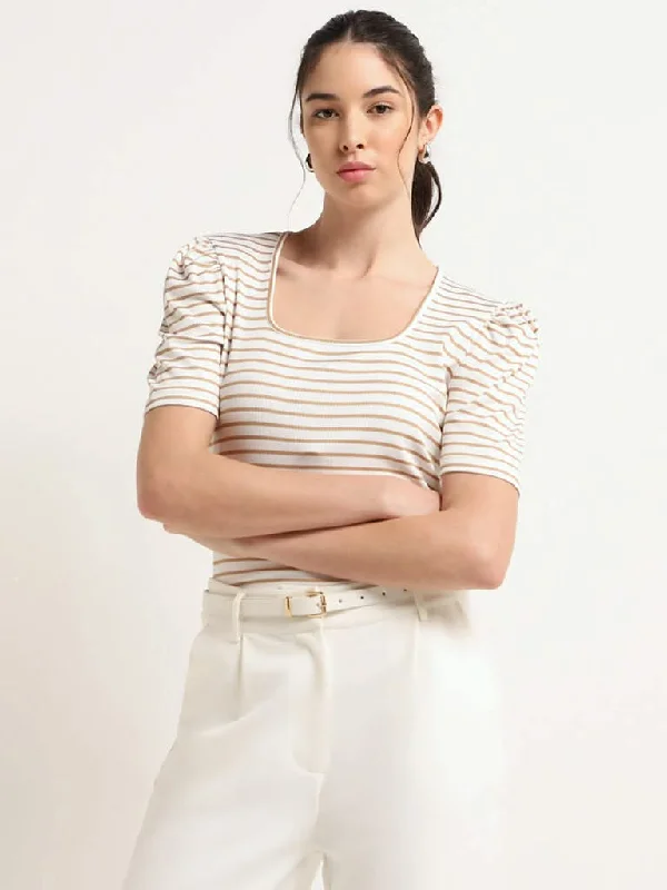 Women's junior - sized denim pants Distressed women jeans for a trendy and edgy look Wardrobe Off-White Striped Top