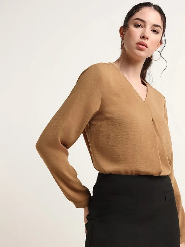 Women's drawstring athletic pants High - rise flare women jeans for a 70s - inspired look Wardrobe Solid Brown V-Neck Cotton Top Women's drawstring athletic pants High - rise flare women jeans for a 70s - inspired look Wardrobe Solid Brown V-Neck Cotton Top