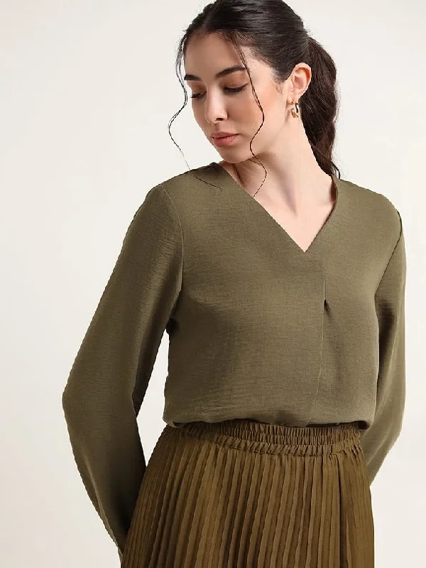 Women's polyester workout pants Button - fly women jeans with a traditional touch Wardrobe Solid Olive V Neck Top Women's polyester workout pants Button - fly women jeans with a traditional touch Wardrobe Solid Olive V Neck Top