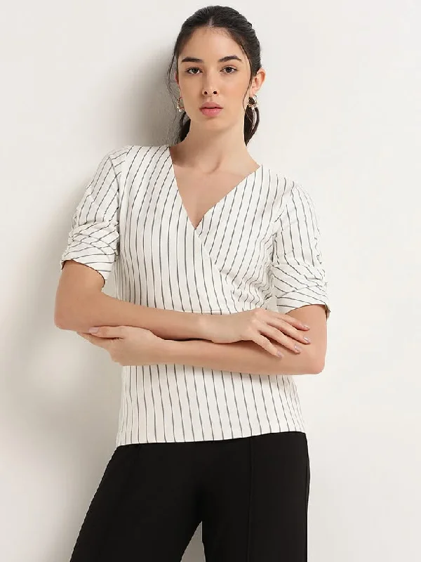 Women's pleated office pants Dark - wash women jeans for a sophisticated and slimming effect Wardrobe White Wrap Striped Top Women's pleated office pants Dark - wash women jeans for a sophisticated and slimming effect Wardrobe White Wrap Striped Top