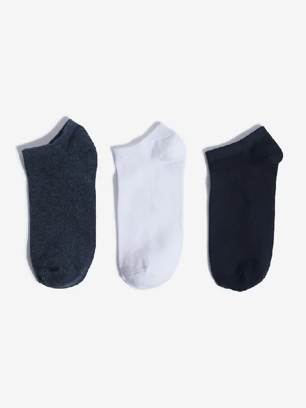 Women's on - sale casual pants Light - wash women jeans for a fresh and summery appearance WES Lounge Blue Solid Cotton Blend Socks - Pack of 3