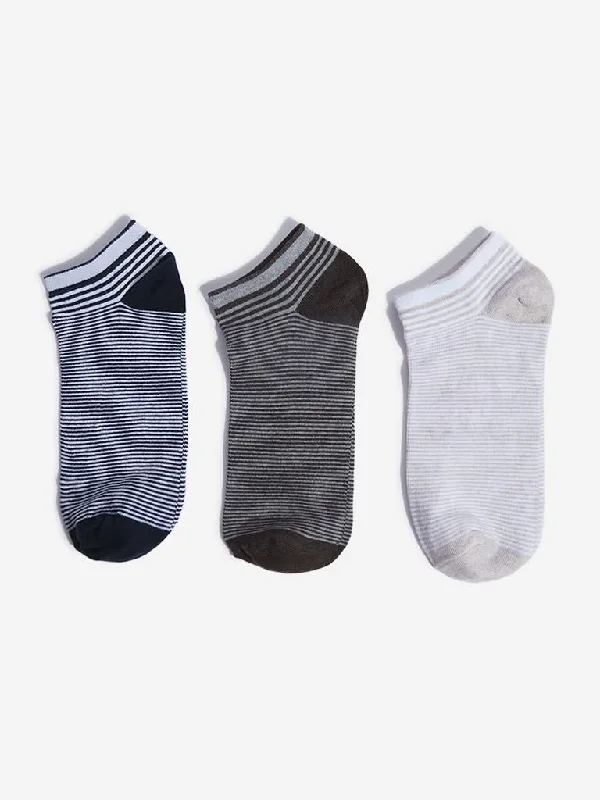 Women's low - rise denim pants Distressed women jeans for a trendy and edgy look WES Lounge Blue Striped Cotton Blend Socks - Pack of 3