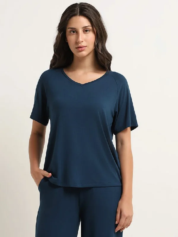 Women's pants for office meetings High - waisted women jeans for a flattering silhouette Wunderlove Dark Teal Solid Supersoft T-Shirt Women's pants for office meetings High - waisted women jeans for a flattering silhouette Wunderlove Dark Teal Solid Supersoft T-Shirt