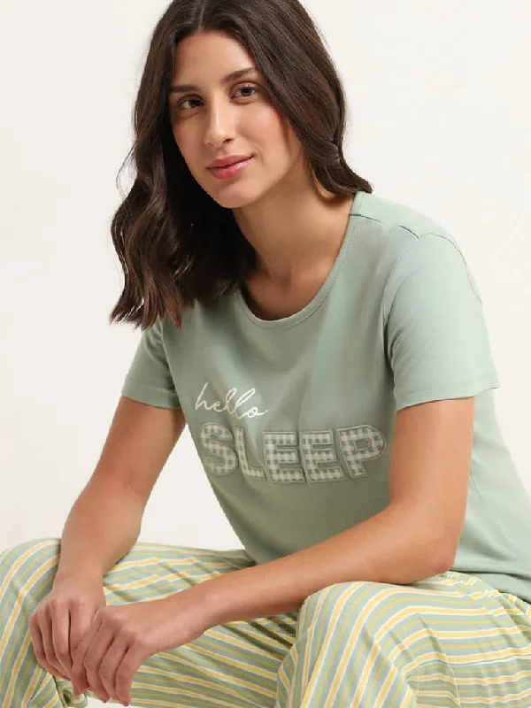 Women's spring - fresh floral pants Skinny women jeans with a form - fitting design Wunderlove Green Contrast Print Cotton T-Shirt Women's spring - fresh floral pants Skinny women jeans with a form - fitting design Wunderlove Green Contrast Print Cotton T-Shirt
