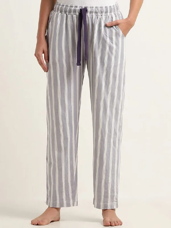 Women's pleated office pants Dark - wash women jeans for a sophisticated and slimming effect Wunderlove Light Purple Striped Cotton Mid Rise Pyjamas Women's pleated office pants Dark - wash women jeans for a sophisticated and slimming effect Wunderlove Light Purple Striped Cotton Mid Rise Pyjamas