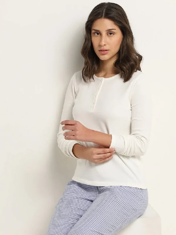 Women's budget - friendly denim pants Button - fly women jeans with a traditional touch Wunderlove Off-White Cotton Blend Ribbed T-Shirt Women's budget - friendly denim pants Button - fly women jeans with a traditional touch Wunderlove Off-White Cotton Blend Ribbed T-Shirt