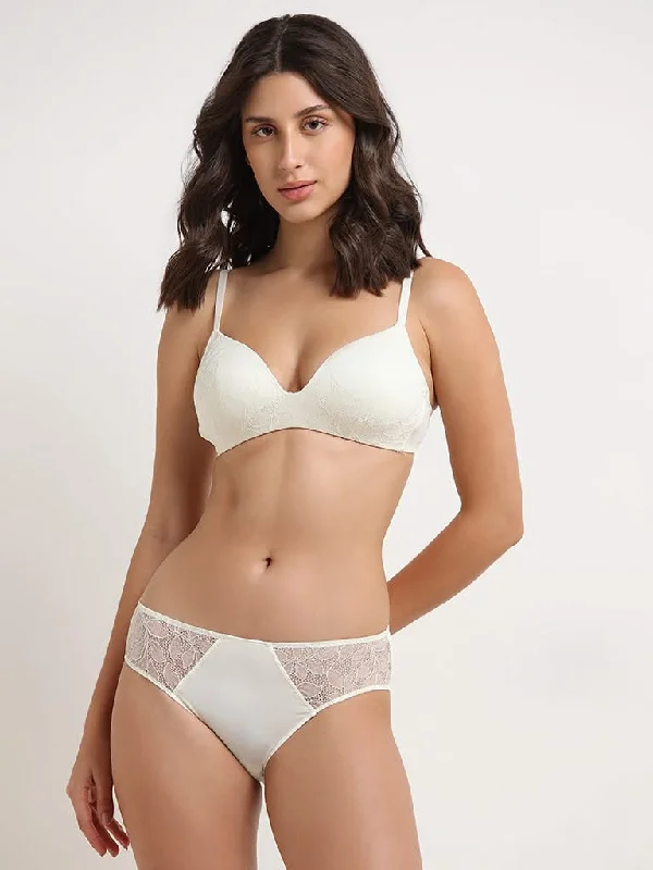 Women's hand - made artisanal pants Acid - wash women jeans with a retro finish Wunderlove Off-White Lace Design Hi-Leg Brief