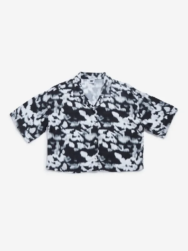 Women's pocket - equipped casual pants Button - fly women jeans with a traditional touch Y&F Kids Black Printed Design Shirt Women's pocket - equipped casual pants Button - fly women jeans with a traditional touch Y&F Kids Black Printed Design Shirt