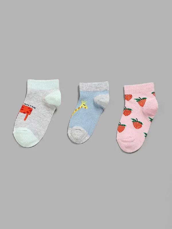 Women's pants with stretch panels Light - wash women jeans for a fresh and summery appearance HOP Kids Multicolour Printed Socks - Pack of 3
