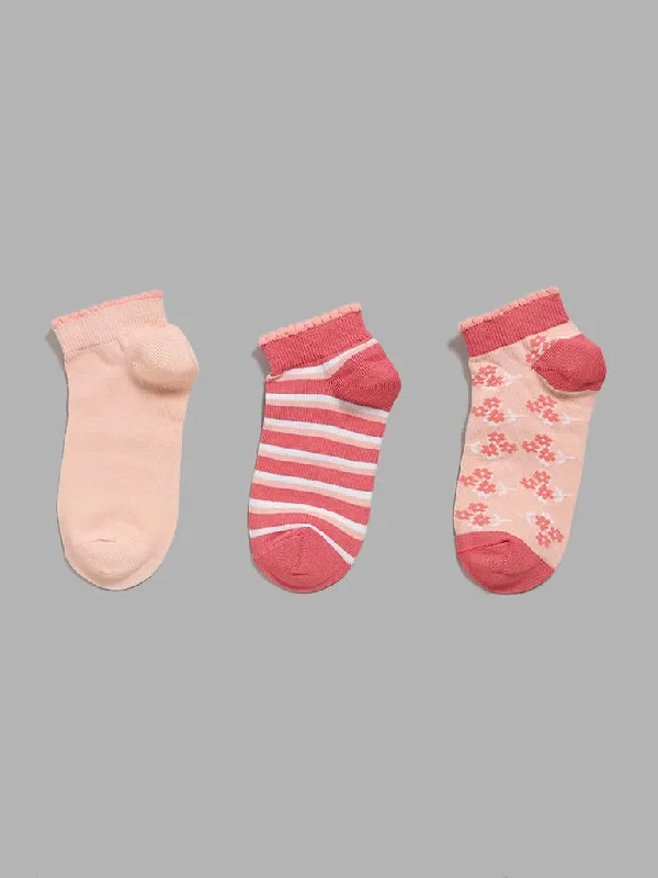 Women's high - waisted yoga pants Skinny women jeans with a form - fitting design Y&F Kids Peach Patterned Ankle Socks - Set of 3