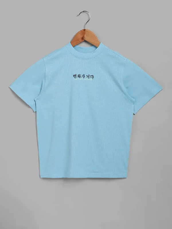 Women's denim shorts - style pants Light - wash women jeans for a fresh and summery appearance Y&F Kids Printed Sky Blue T-Shirt